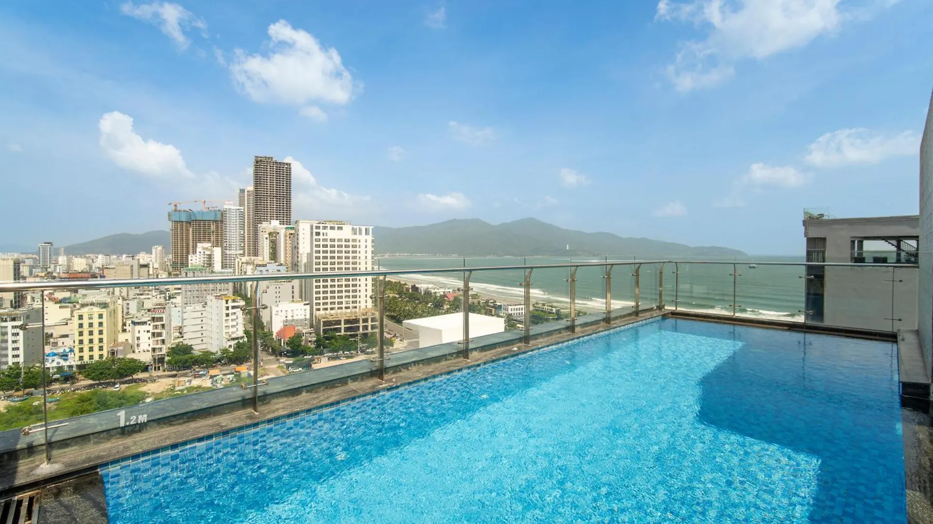 דה נאנג Delicate Hotel 4*, דה נאנג